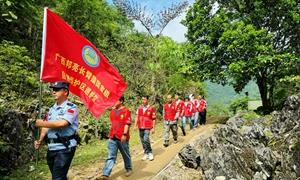 “生态枫警”守护“地球精灵”